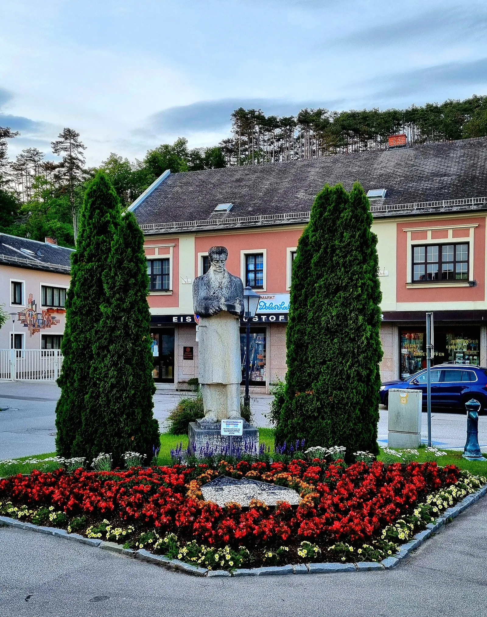 Geschäftshaus von Greil und Doleschal am Hauptplatz in Pottenstein